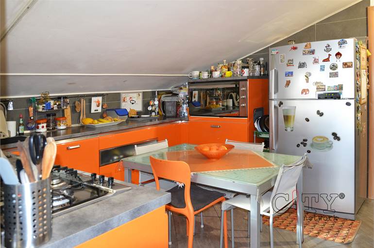 Cucina abitabile con tinello