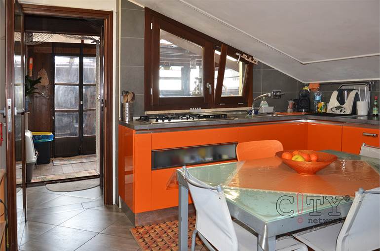 Cucina abitabile con tinello