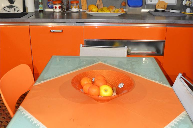 Cucina abitabile con tinello