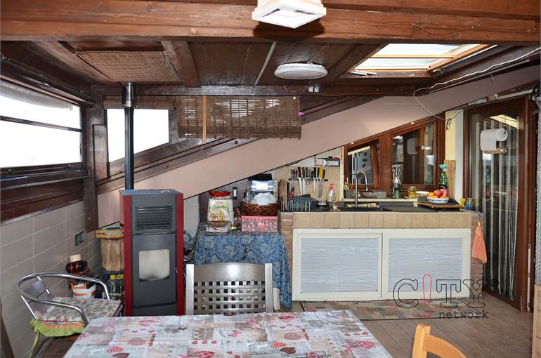 Cucina abitabile con tinello