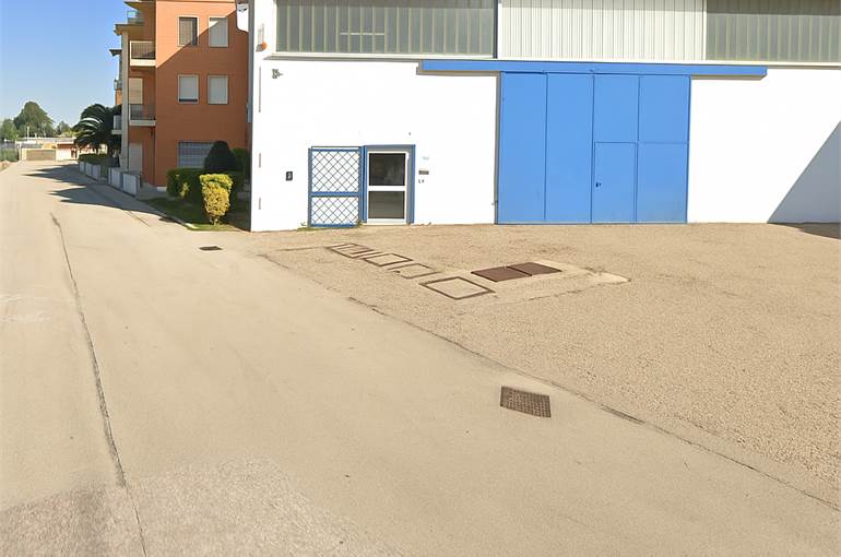 Piazzale adiacente per carico/scarico