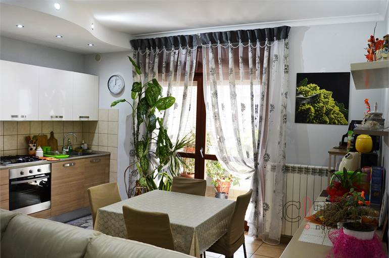 Soggiorno con cucina a vista