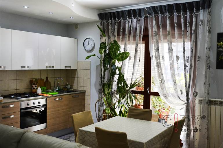 Soggiorno con cucina a vista