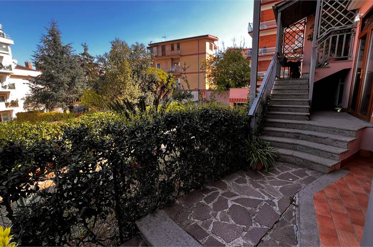 Esterno villa entrata comune