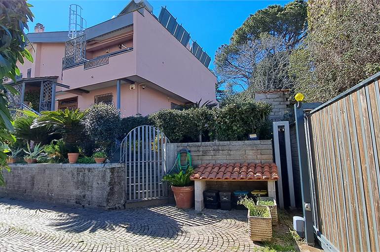 Entrata pedonale villa