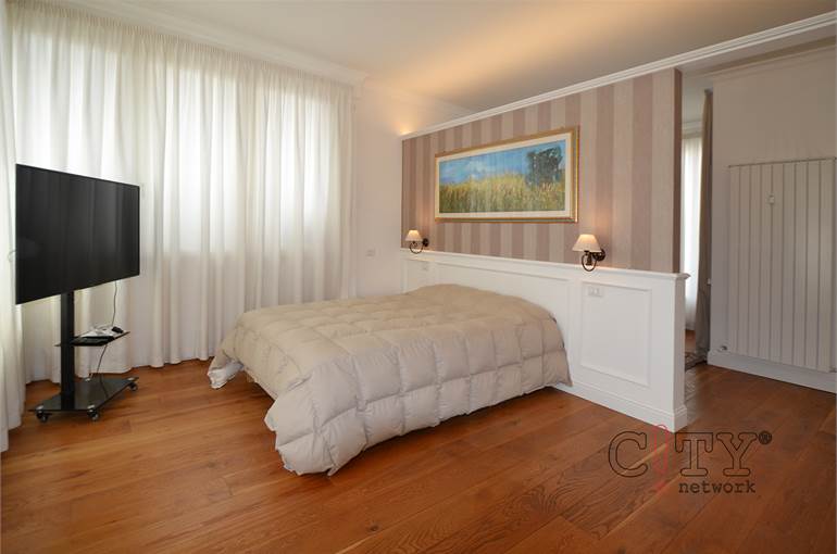 Ampia camera matrimoniale