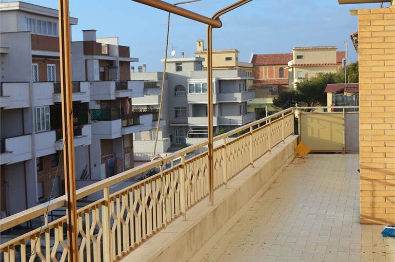 Balcone con tende da sole