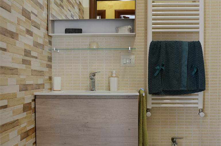 Bagno con doccia 