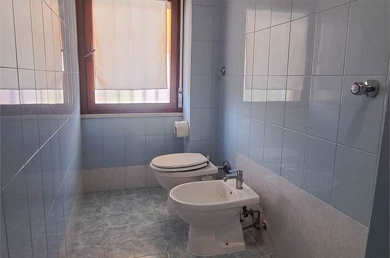 Bagno 1 con finestra e doccia 