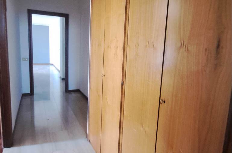 Corridoio con armadio a muro