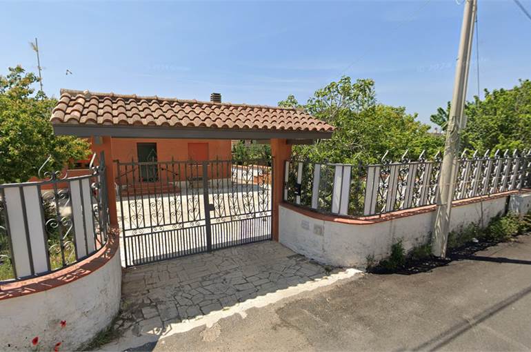 Entrata indipendente Villa Via Mar Caspio