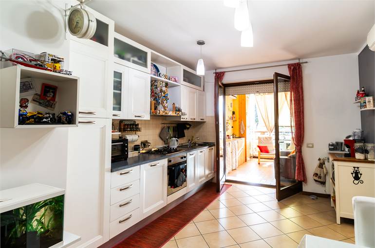 Soggiorno con cucina a vista 