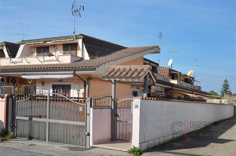 Entrata pedonale e per Box auto