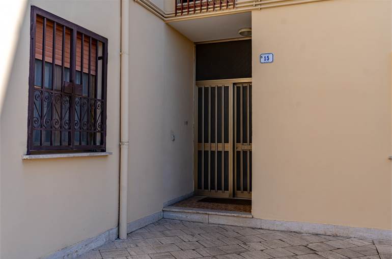 Portone entrata condominiale