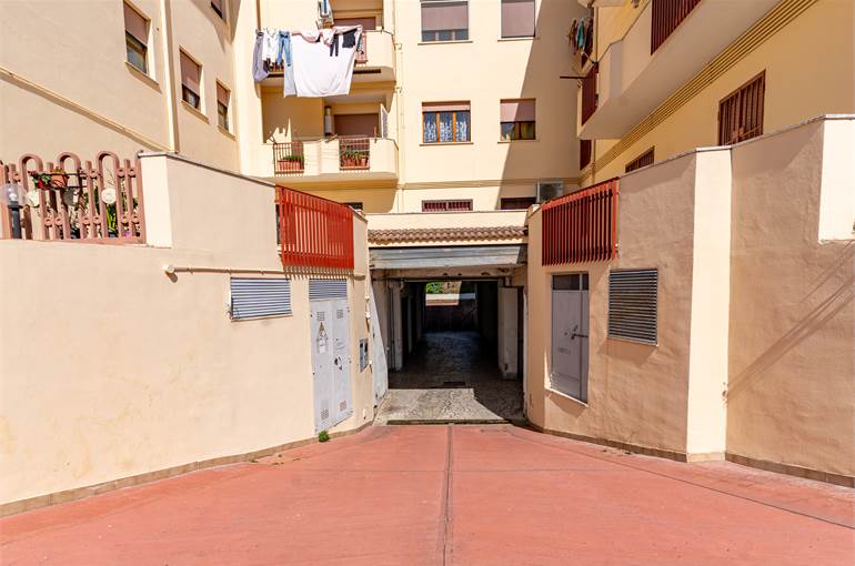 Passo carrabile per cantina