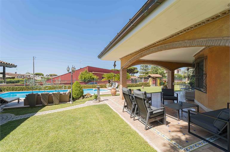 Fronte laterale villa