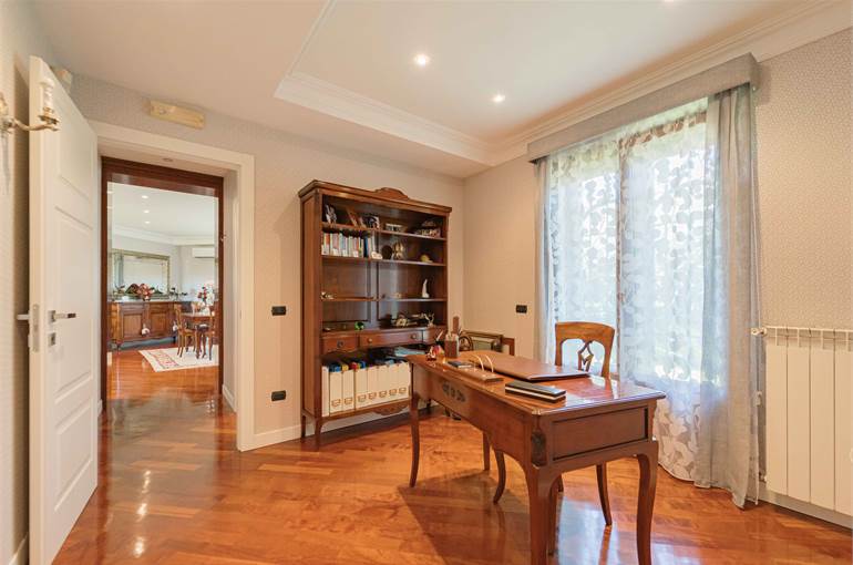 Lato villa padronale