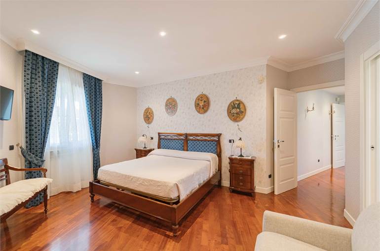 Camera padronale, bagno e cabina armadio