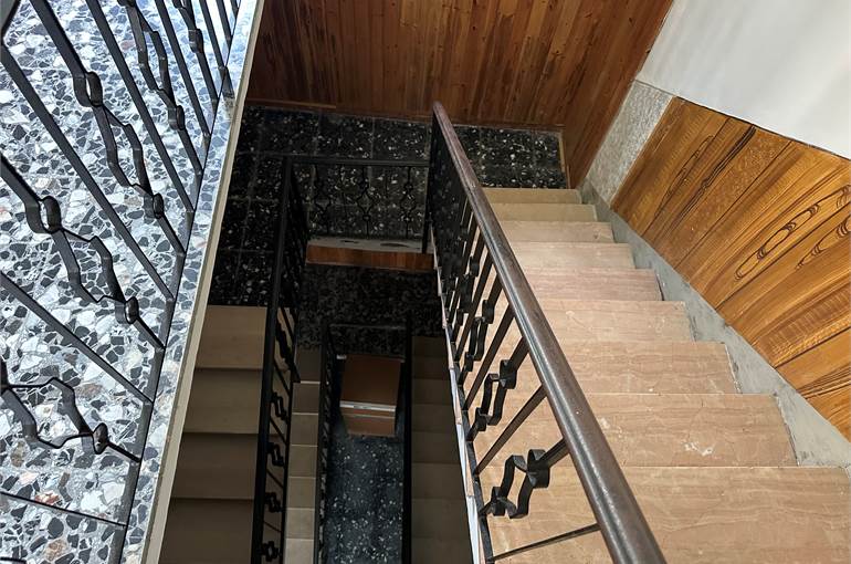 Scala interna tre livelli fuori terra