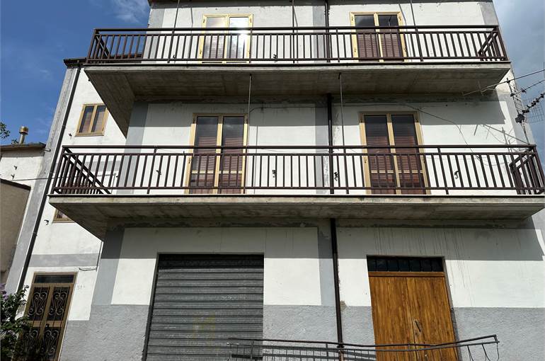 Portone entrata immobile