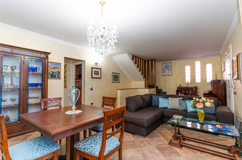 Soggiorno-pranzo piano terra rialzato