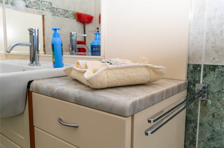 Bagno con finestra piano terra