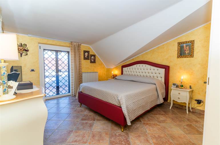 Camera matrimoniale piano primo