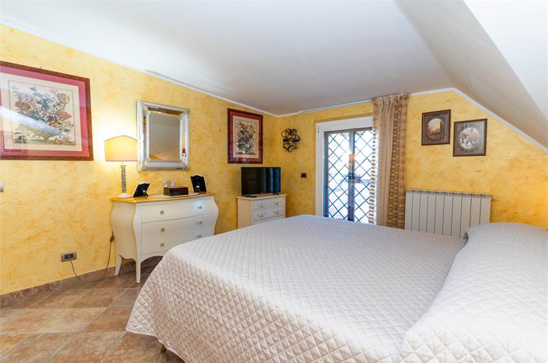 Camera matrimoniale piano primo