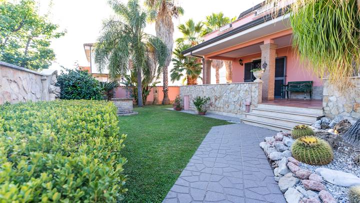 Villa unifamiliare ottimo stato con box auto Via Nuoro Nuova Florida 