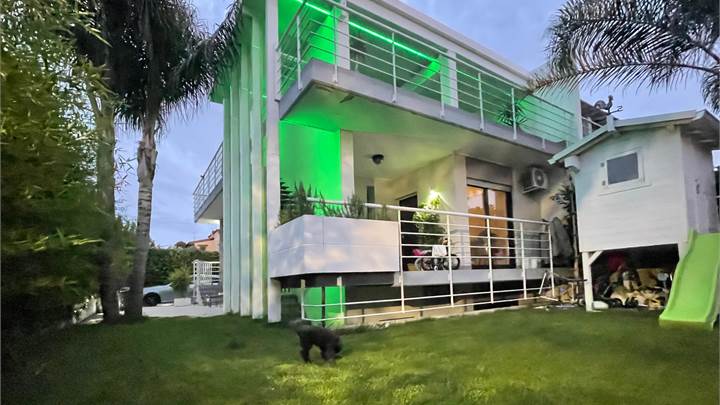 Villa bifamiliare come nuova Via Livenza Nuova California 