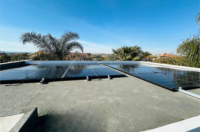 Tettoia con impianto fotovoltaico 