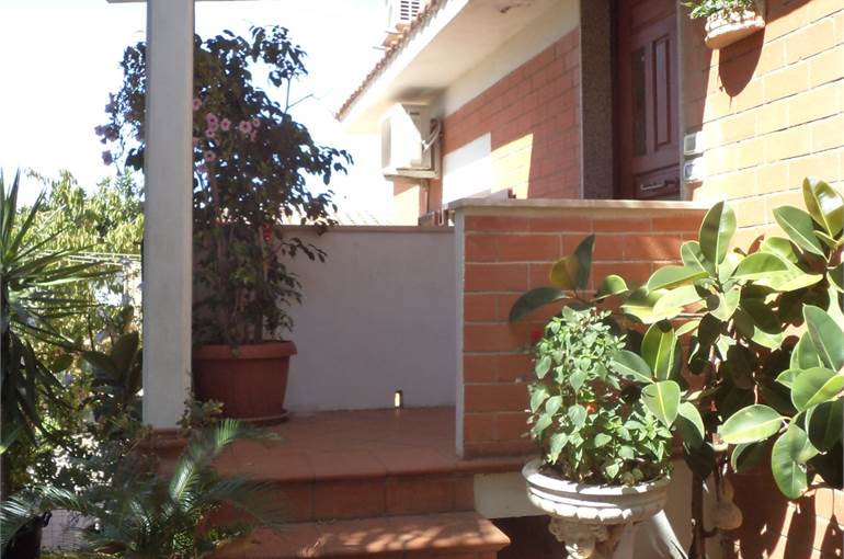 Entrata con porton blindato