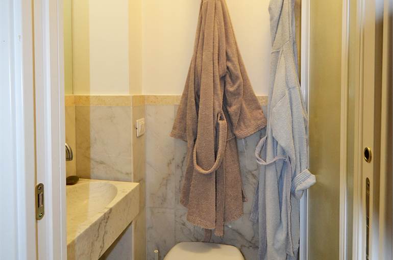 Bagnetto di servizio con doccia