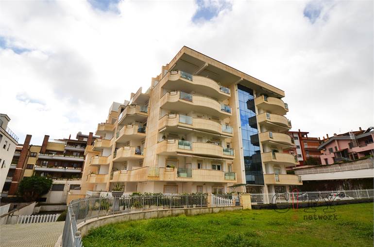 Elegante palazzina Pomezia 