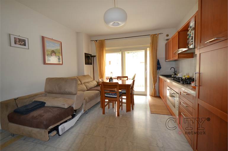 Soggiorno con angolo cottura