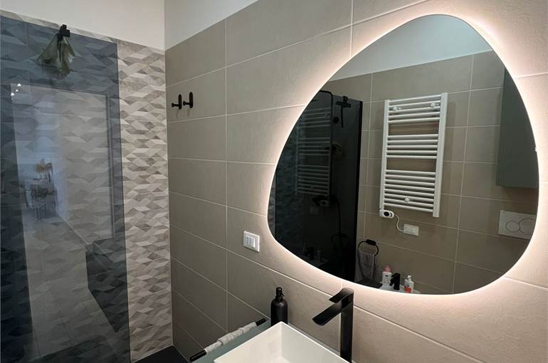 Bagno con doccia piano primo