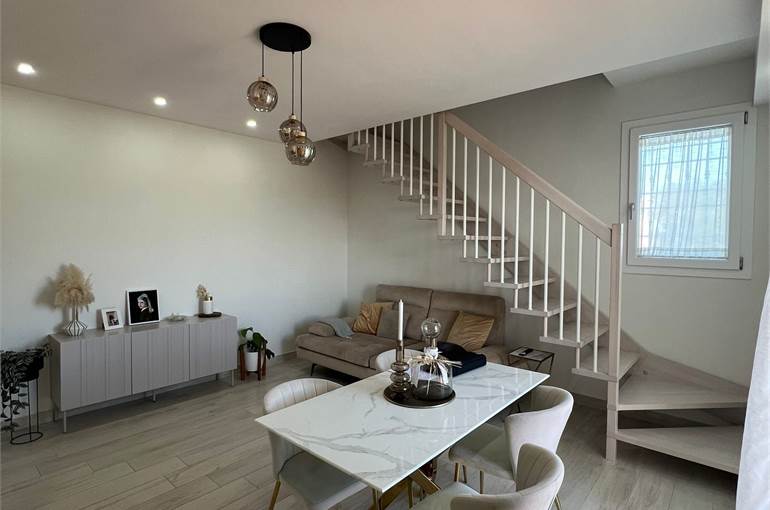 Soggiorno ampio e luminoso piano primo