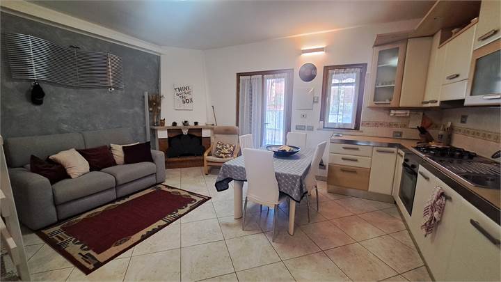 Villino ristrutturato con giardino Anzio Villa Claudia  Via Dei Salici