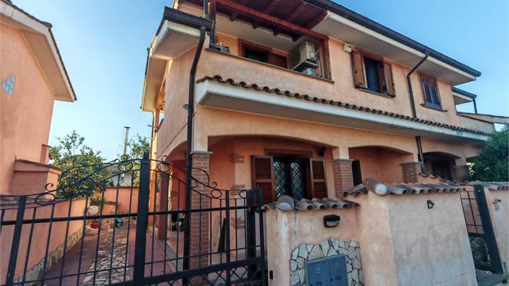 Ti consigliamo anche