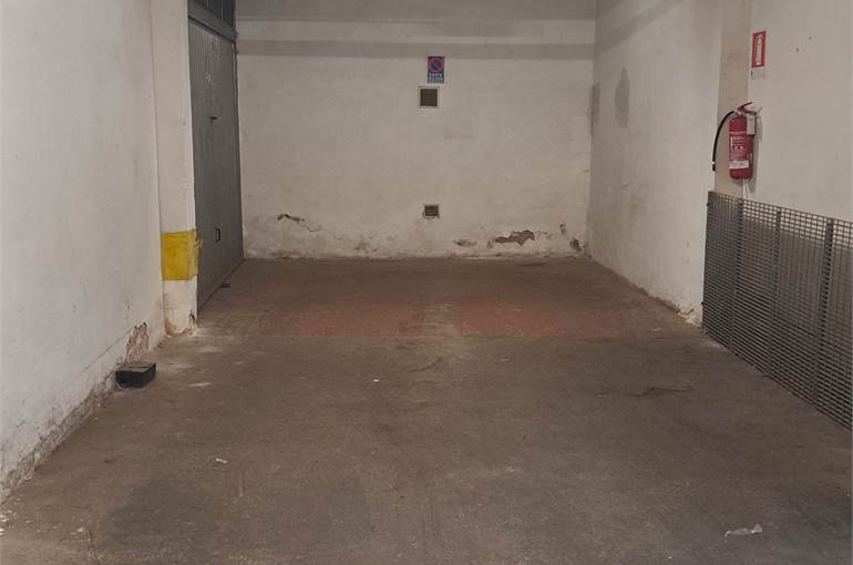 Box auto con comoda area di manovra