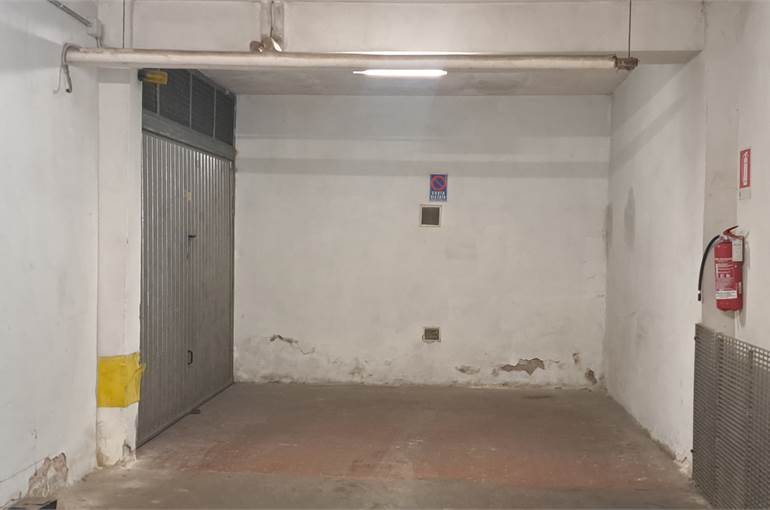 Box auto con comoda area di manovra