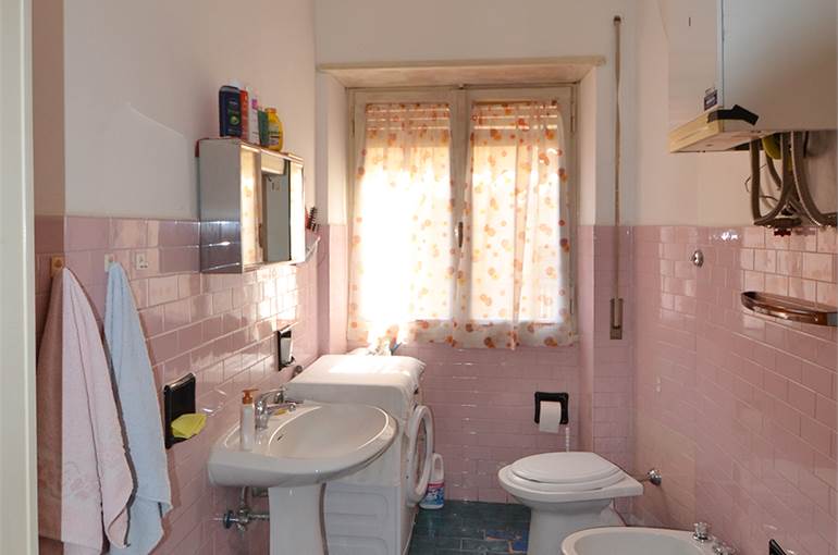 Bagno con finestra 