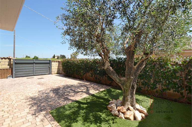 Entrata indipendente con cancello automatizzato