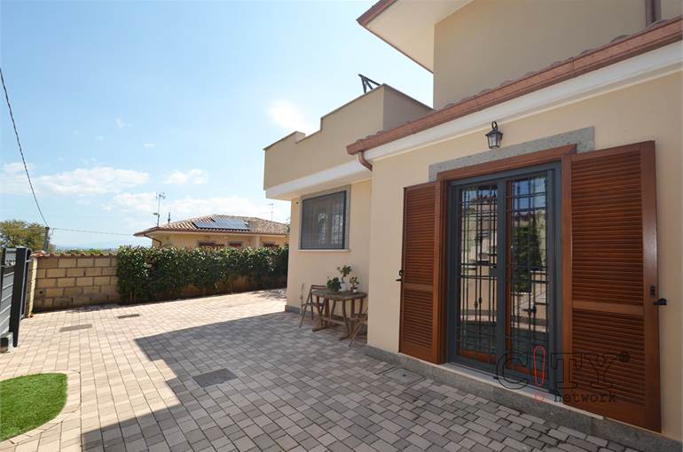 Villino bifamiliare su due livelli