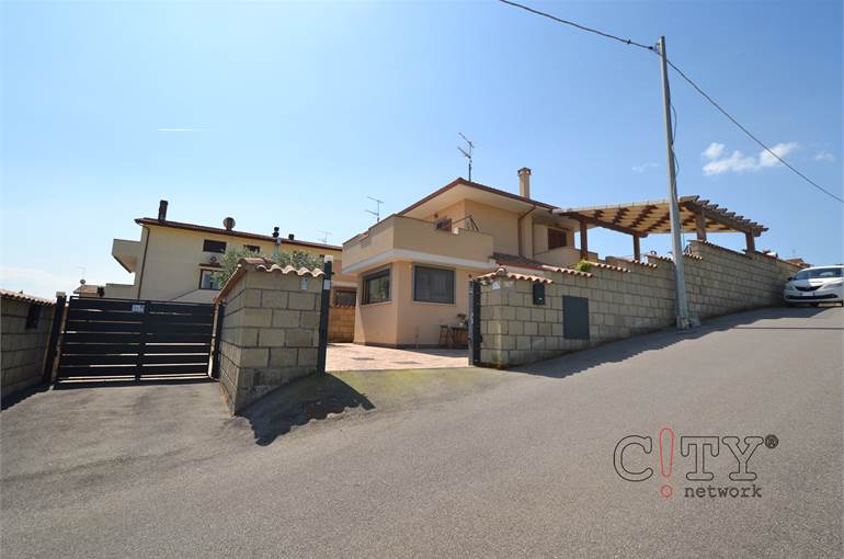 Villa bifamiliare due livelli Via Pisano Pomezia 