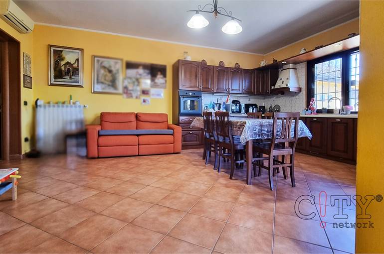 Soggiorno con cucina a vista 