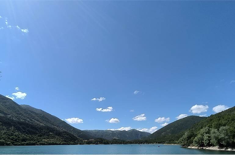 Lago di Scanno distanza 3,700 Km. 