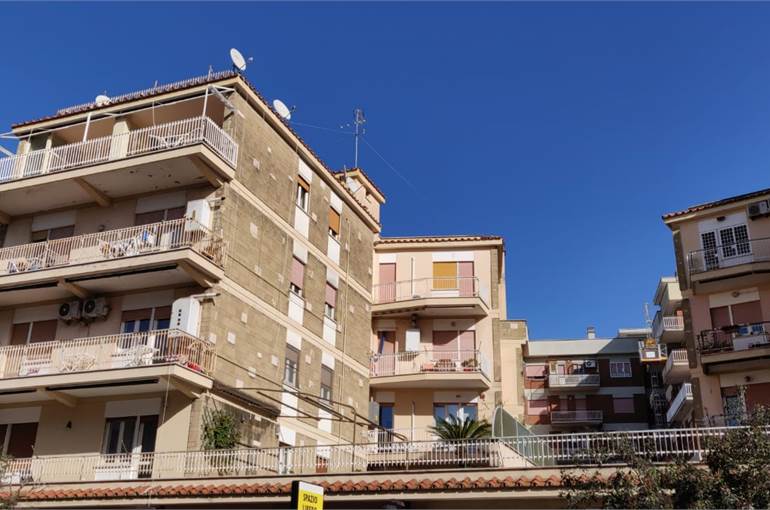 Palazzina entrata da Via Roma e Via Metastasio