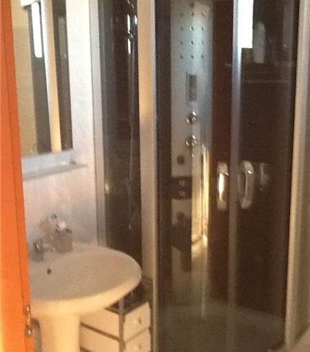 Bagno con doccia piano superiore