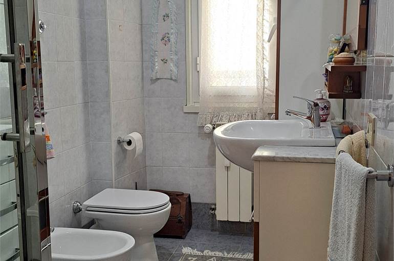 Bagno con finestra 